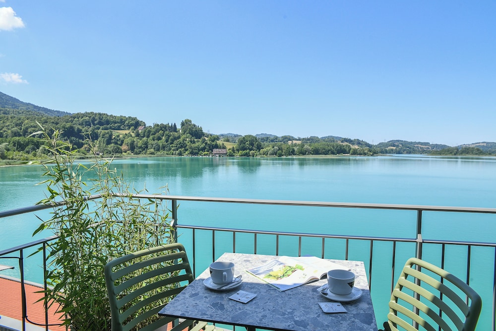 Double Room, Balcony, Lake View photo 3