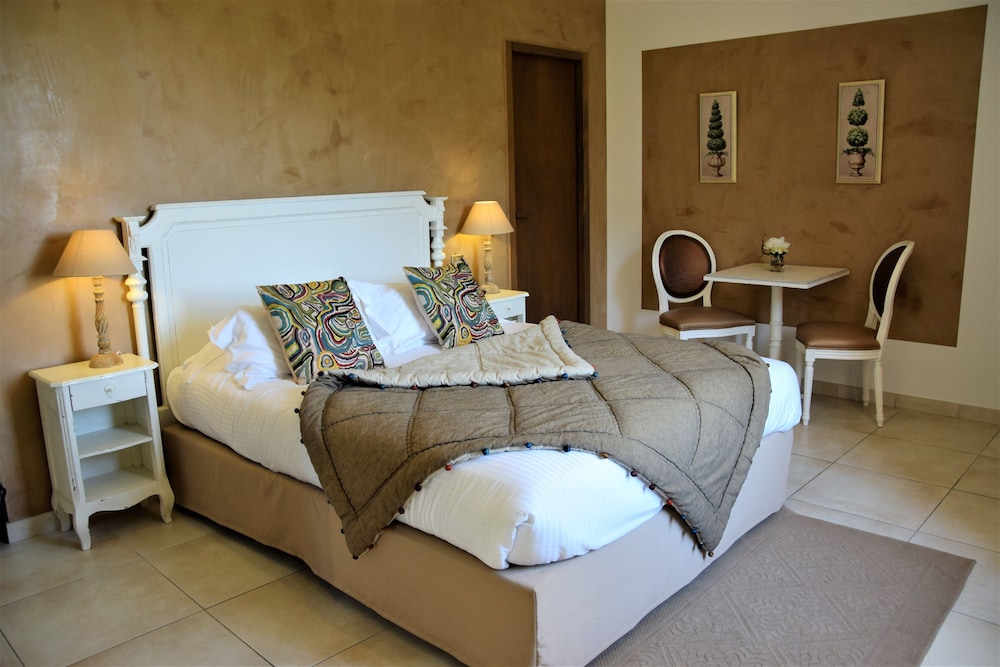 Comfort - Photo 1