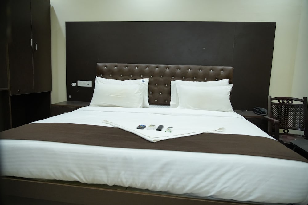 Deluxe Room - Photo 5