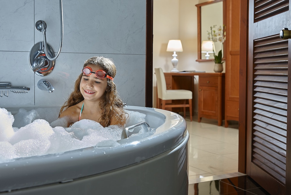 Executive Suite, Private Pool, Partial Sea View