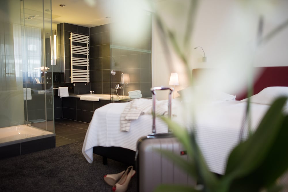 Superior Suite (Chic) thumbnail 6