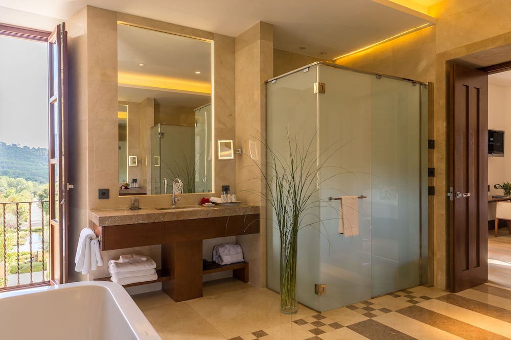 Tower Suite Tower Suite