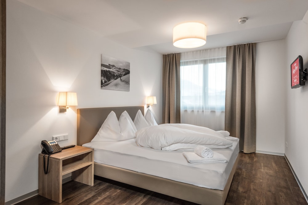 Deluxe-Apartment, Kitchen, Mountain View (Alpine Dreams, exklusive 180 EUR Cleaning fee)) photo 1