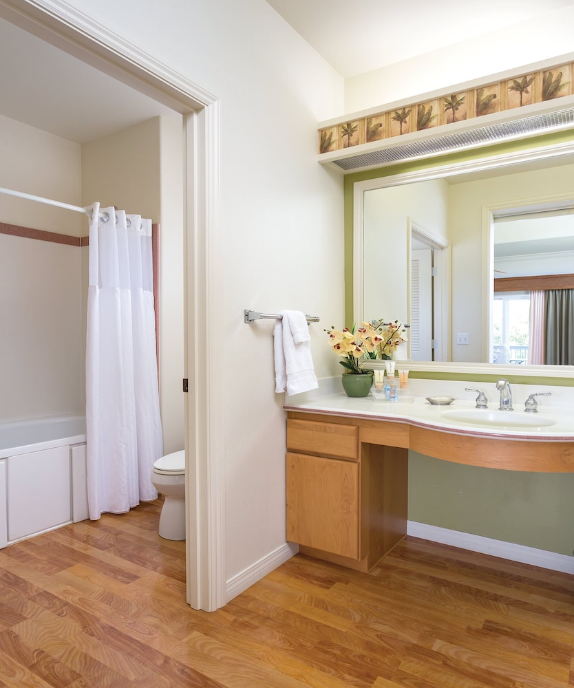Suite, 2 Bedrooms - Photo 22