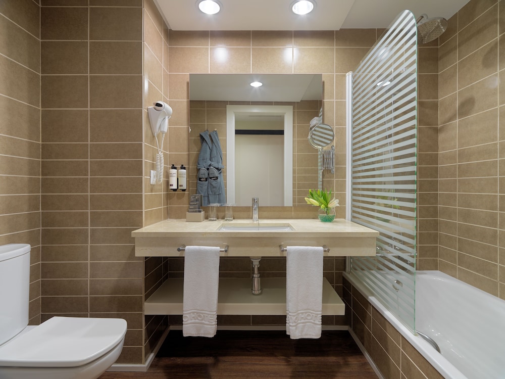 Double Room (Privilege 3 adults)