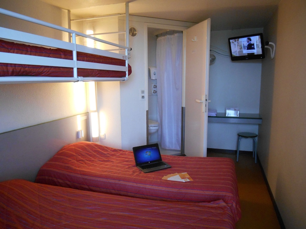 Standard Room, 3 Twin Beds - Photo 2