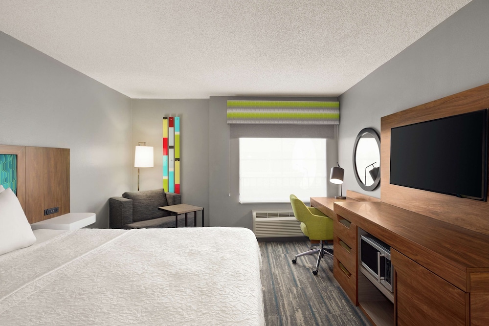 Deluxe Room, 1 King Bed, Non Smoking - Photo 2
