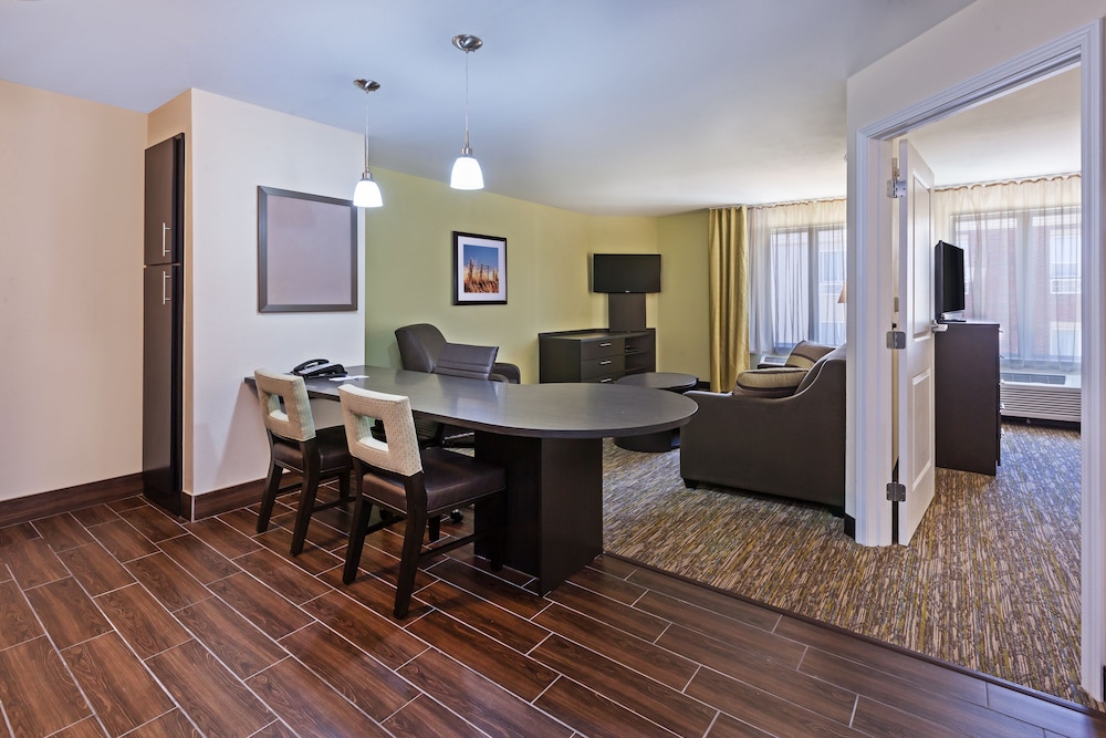 Suite, 1 Bedroom, Accessible (1 Queen, Comm) photo 1