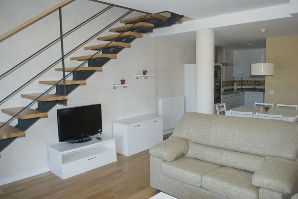 Duplex, 2 Bedrooms photo 3