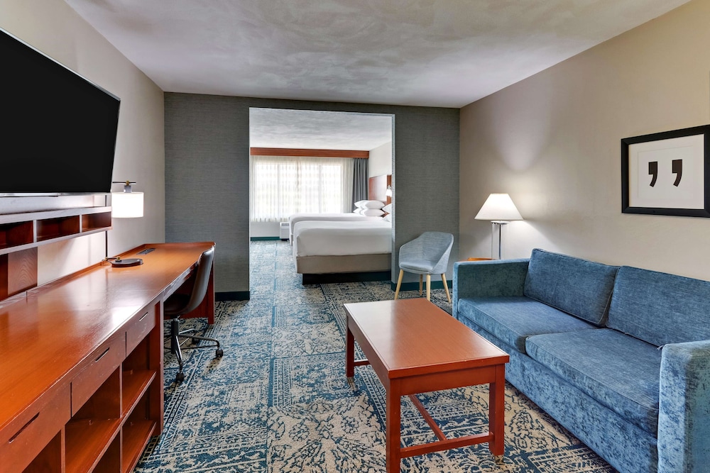 Deluxe Room, Multiple Beds, Refrigerator & Microwave (Sofabed, Hearing Accessible) photo 1