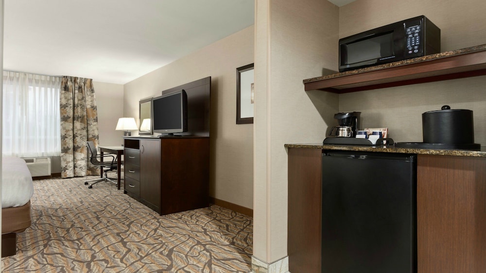 Standard Room, 1 King Bed - Photo 2