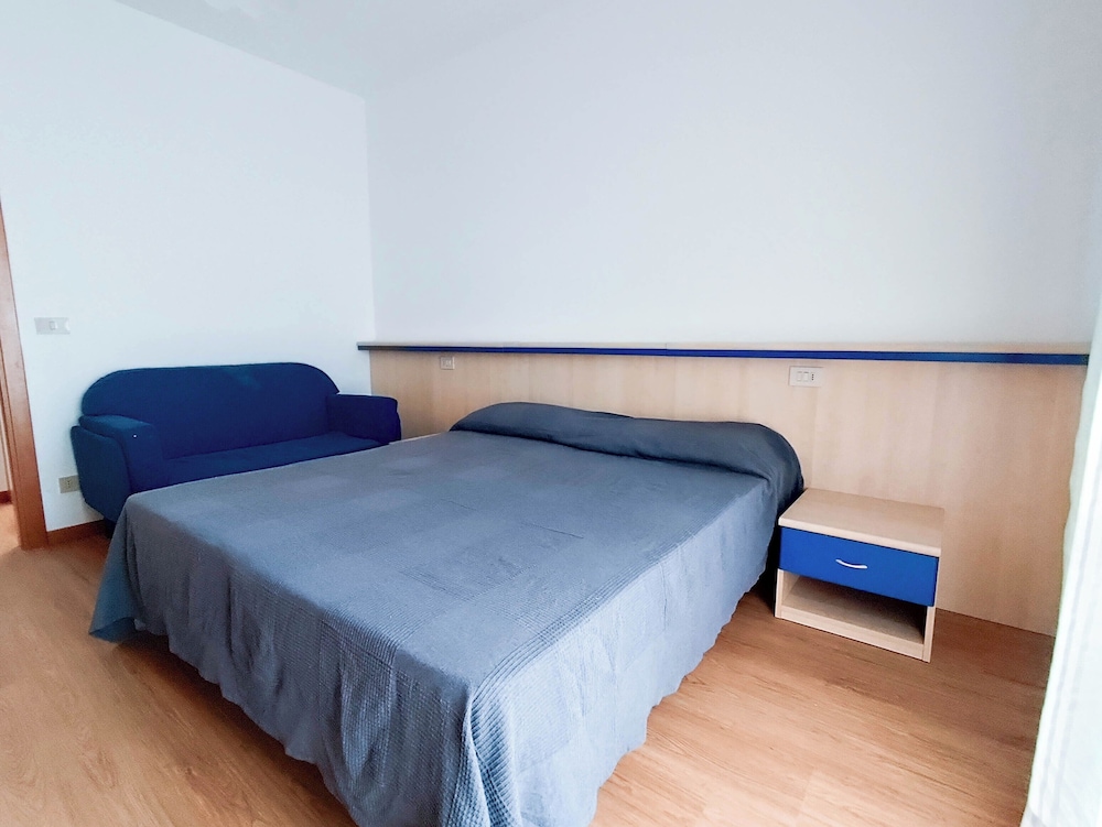 Apartment, 2 Bedrooms, City View photo 2
