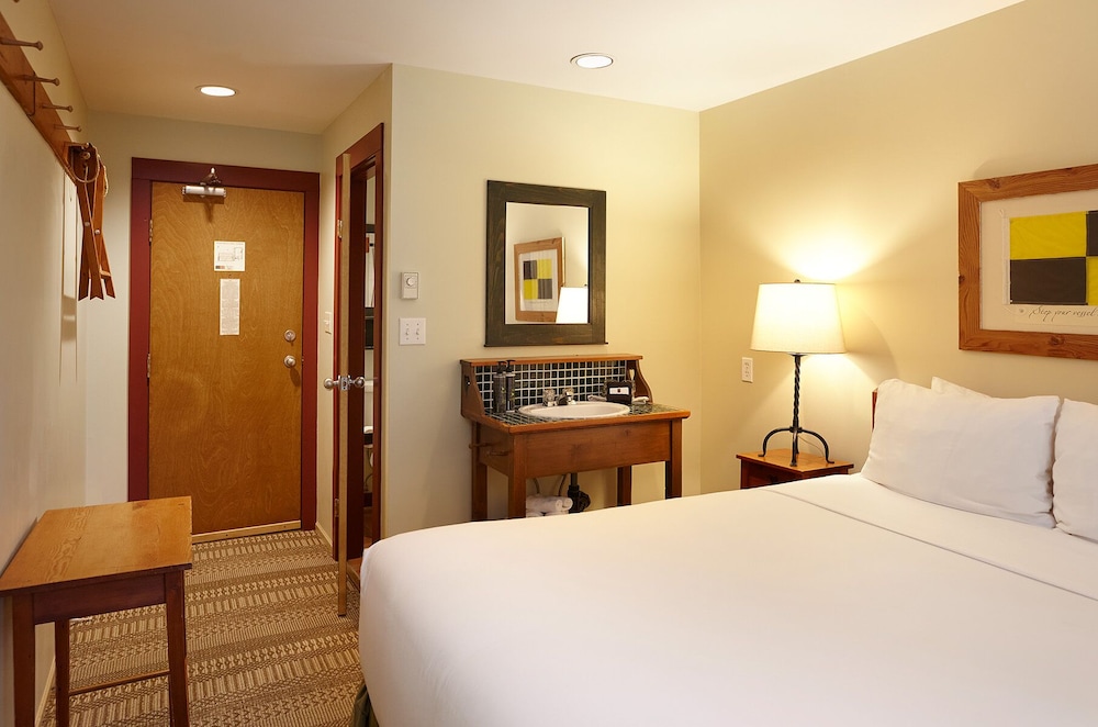 Traditional Room, 1 Queen Bed, Ground Floor photo 3