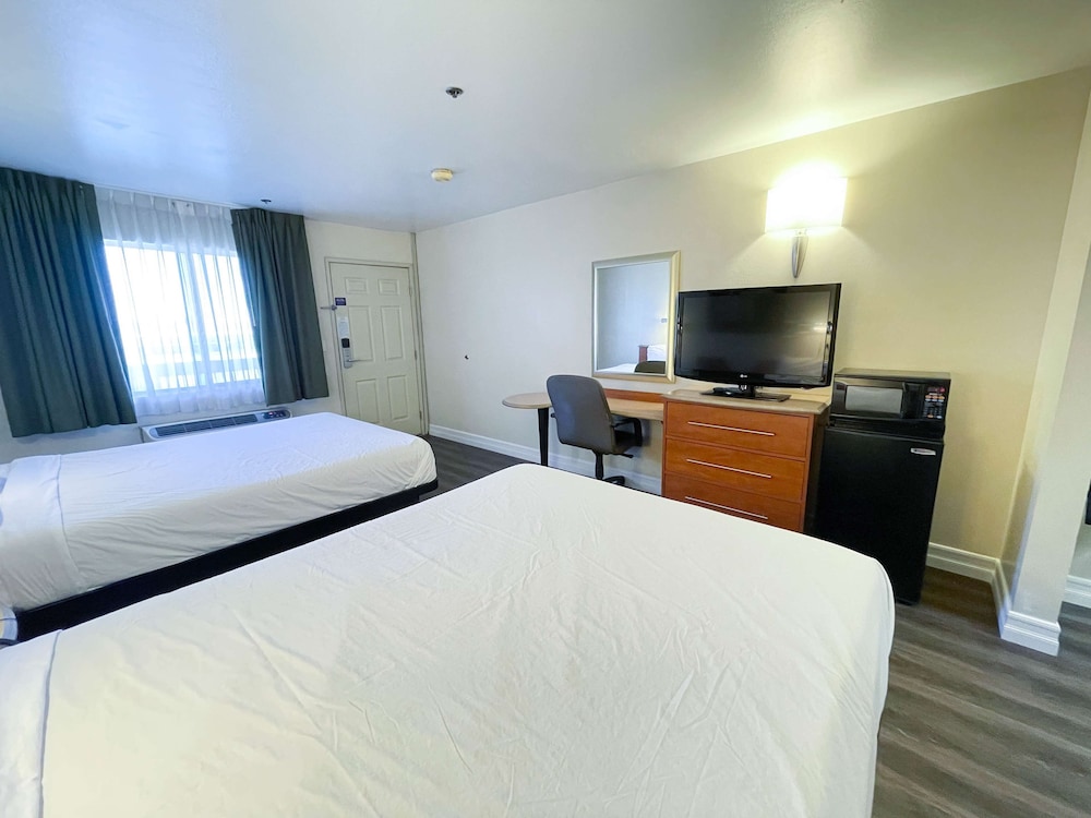 Deluxe Room, 2 Queen Beds, Accessible, Non Smoking photo 3