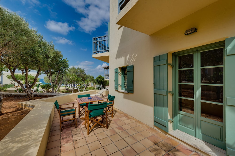 Family Bungalow, 1 Bedroom, Balcony, Garden View photo 3