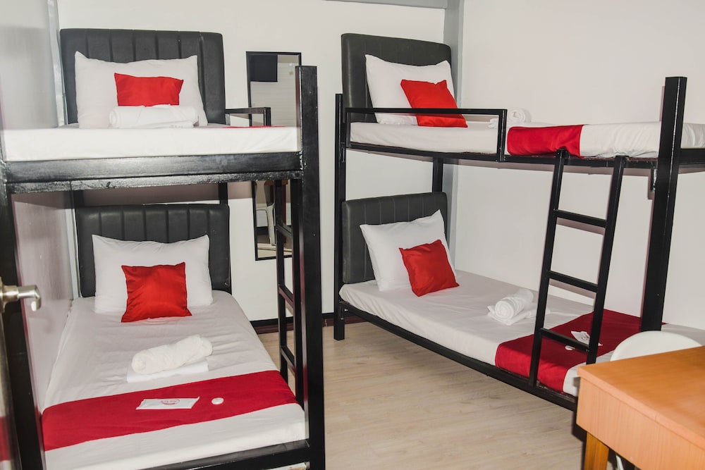 Deluxe Quadruple Room - Photo 10