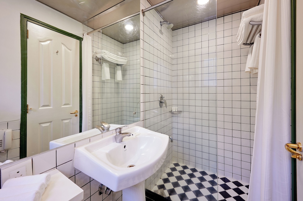 Boutique Room - Photo 2