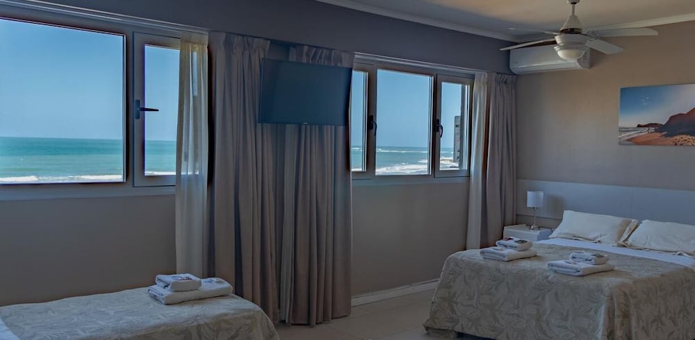 Family Room, Non Smoking (1 double and 3 single beds ) photo 1