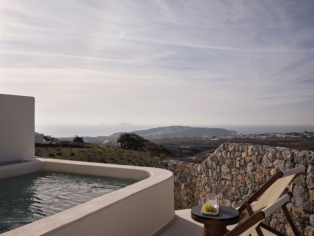 Junior Suite Heated Jetted Tub, Sea View