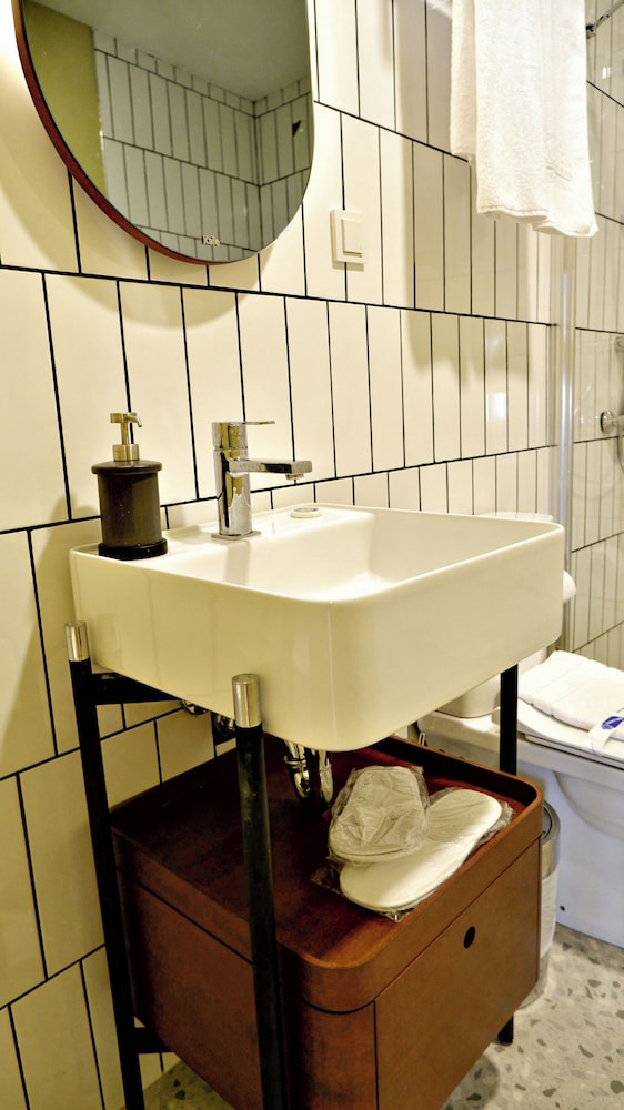 Deluxe Twin Room, Multiple Beds - Photo 2