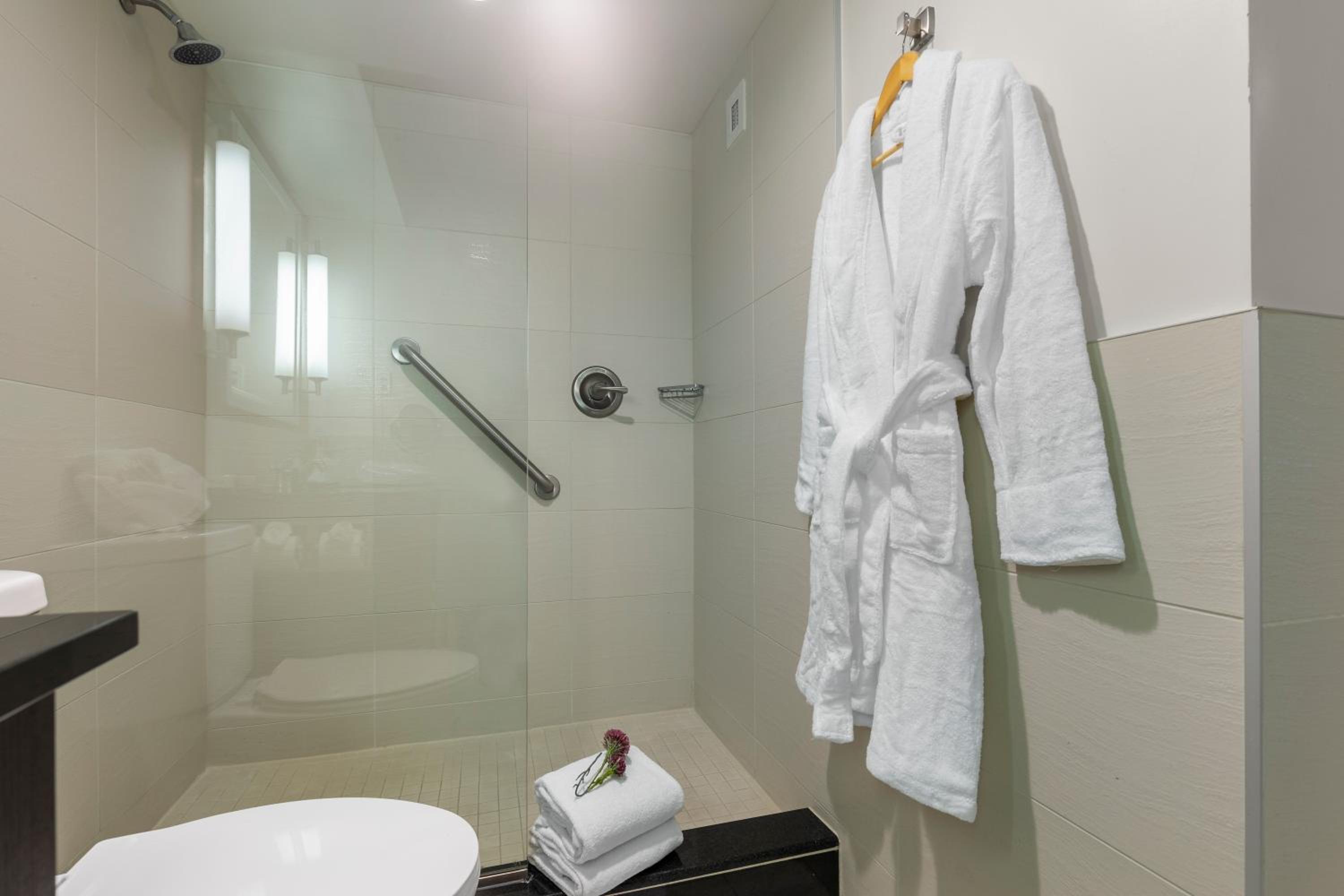 Executive Suite - Photo 5