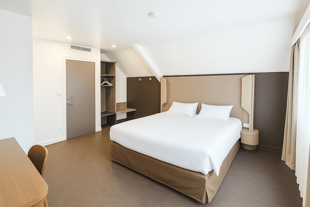 Superior Room, 1 Queen Bed photo 1