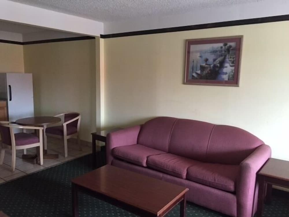 Suite, 1 King Bed, Jetted Tub photo 3