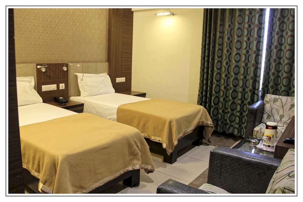 Deluxe Double or Twin Room, 1 Bedroom, Accessible, Smoking photo 3