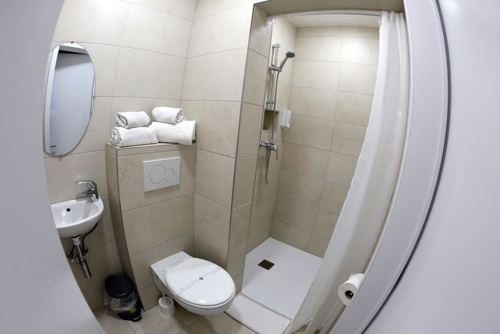 Economy Double Room - Photo 6
