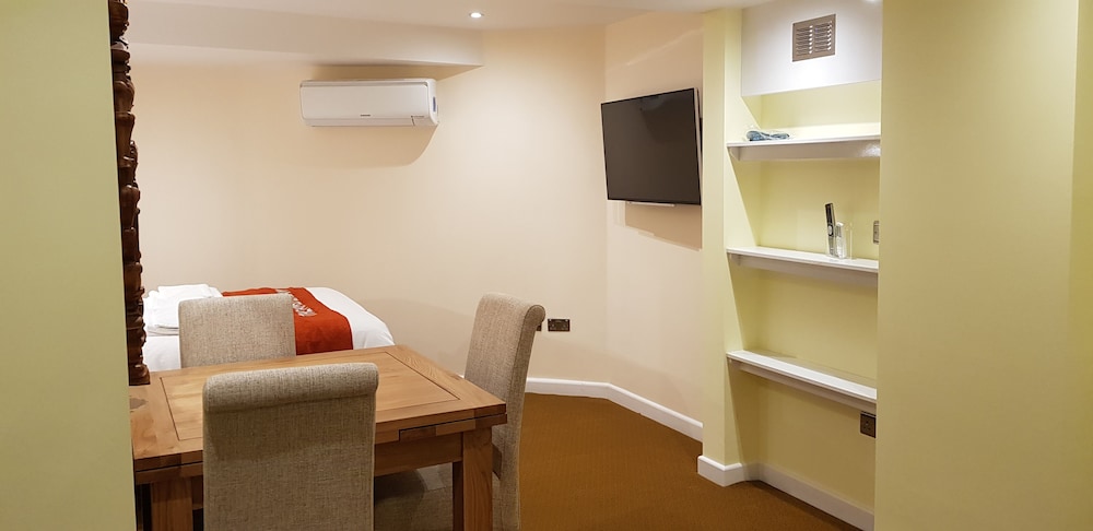 Basement Large Double Room (Below bar, not recommended for light sleepers) photo 3