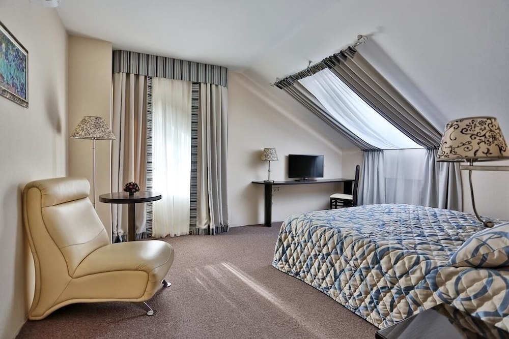 Deluxe Room, Hot Tub