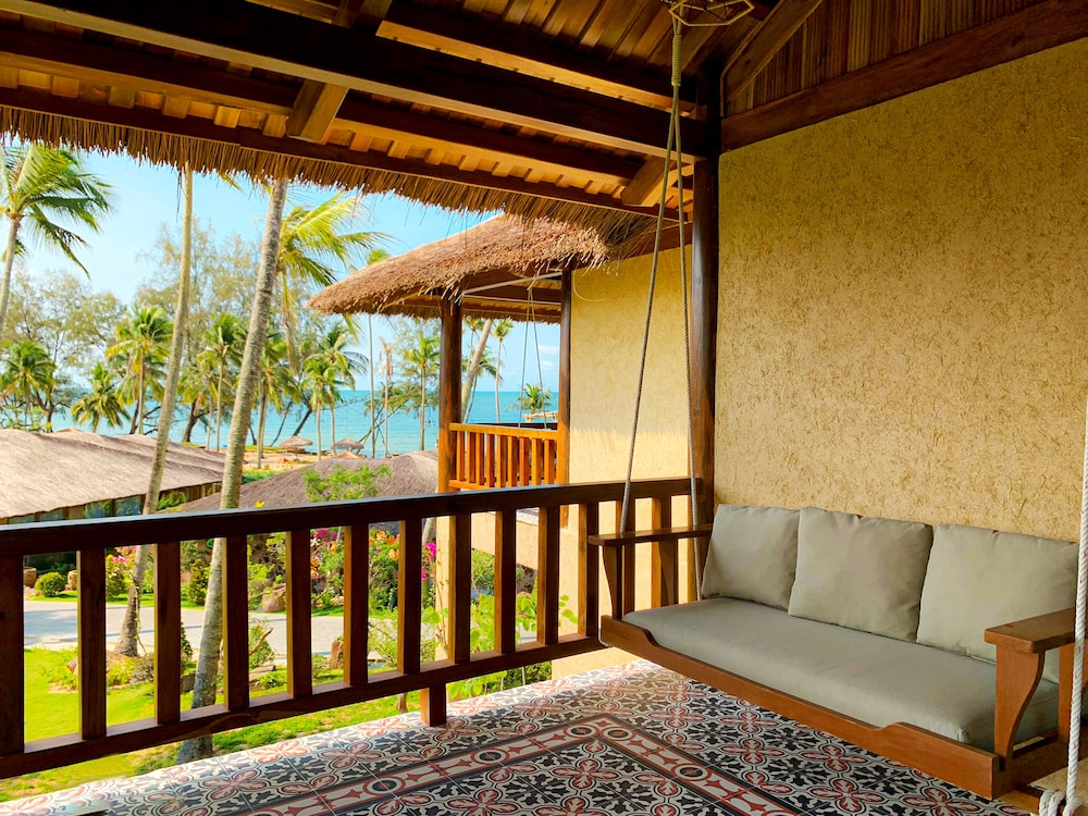 Premium Ocean Breeze with Ocean View - Photo 2