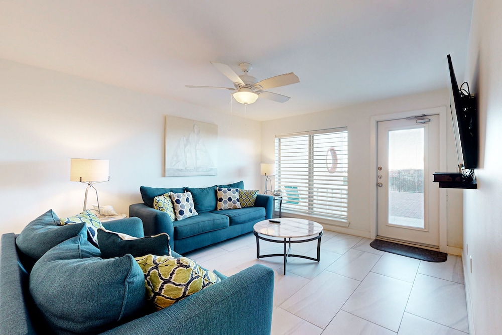 Condo, 2 Bedrooms