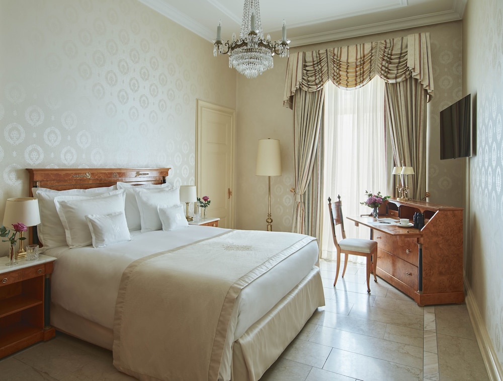Superior Room, 1 Queen Bed, Lake View