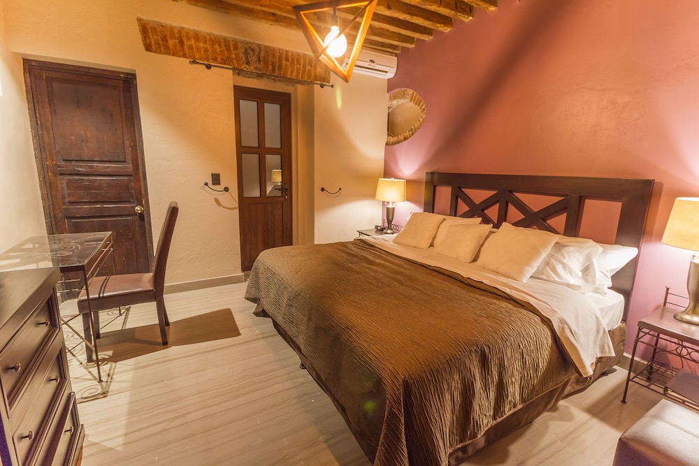 Junior Suite, 1 King Bed photo 3
