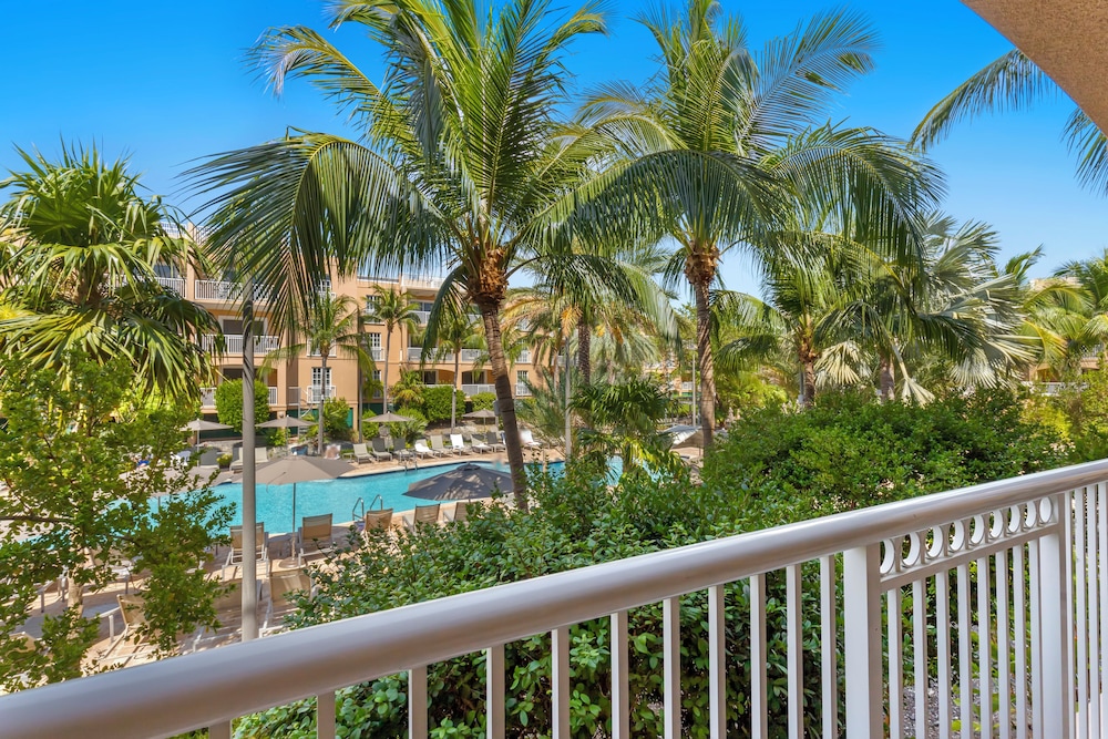 Poolside Suite With Direct Pool Access - Photo 15