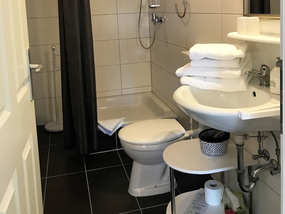 Double or Twin Room, Ensuite photo 3