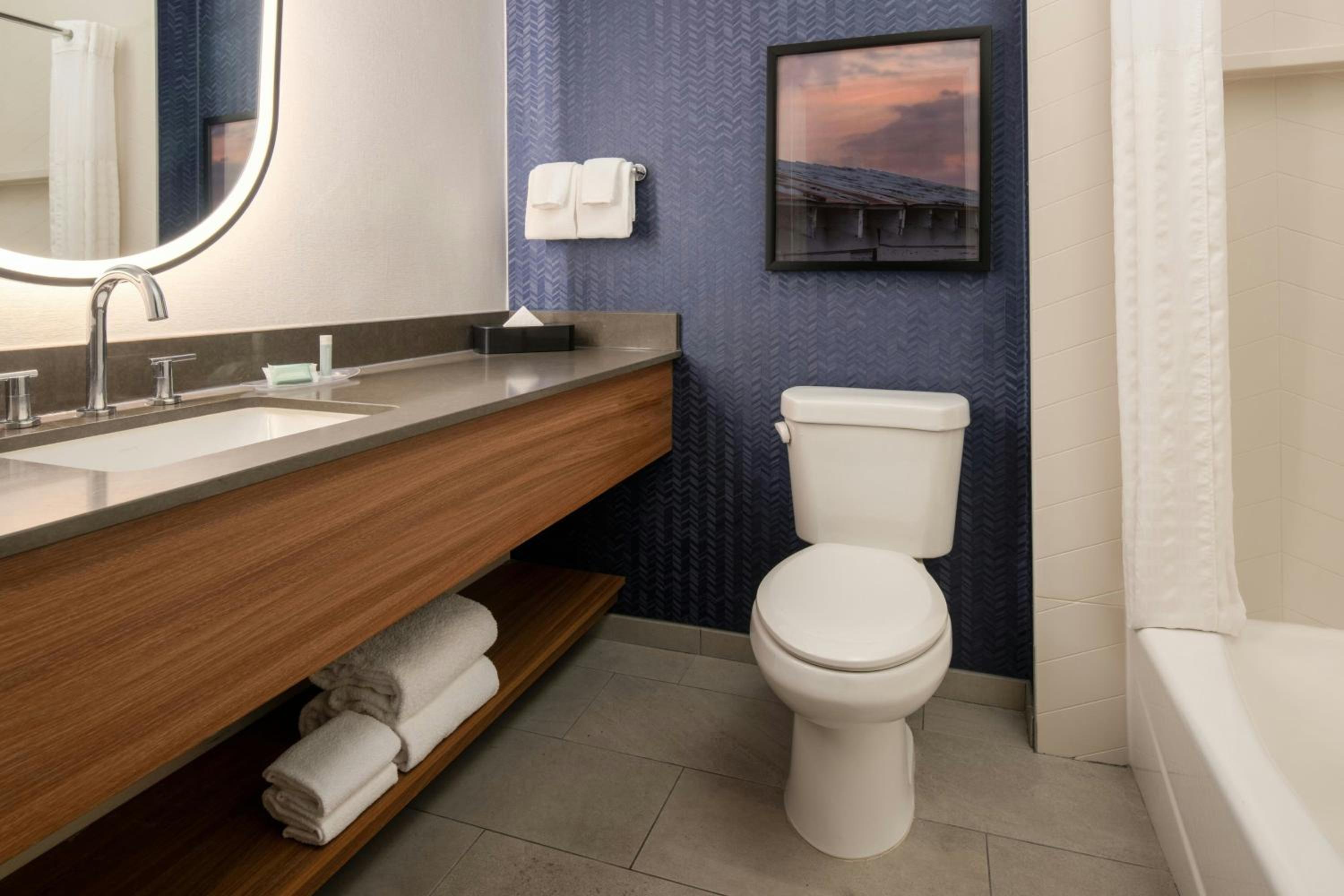 Standard Room with Two Queen Beds, Sofa Bed and Roll-In Shower - Mobility Accessible photo 2