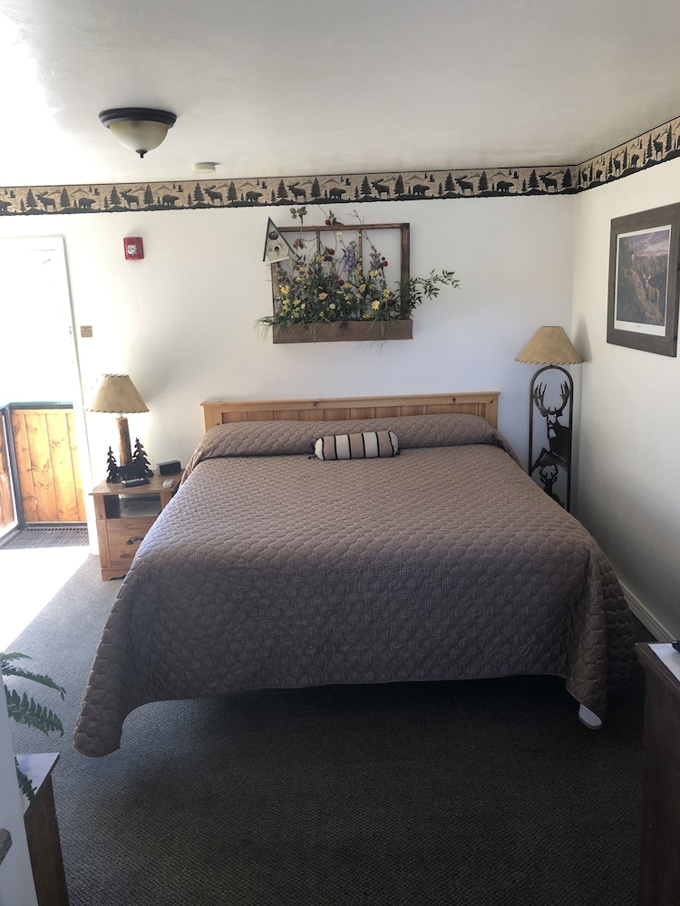 Honeymoon Suite, 1 King Bed, Balcony, Mountain View