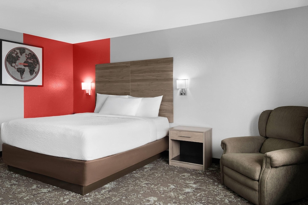 Superior Room, 1 King Bed, Non Smoking photo 2