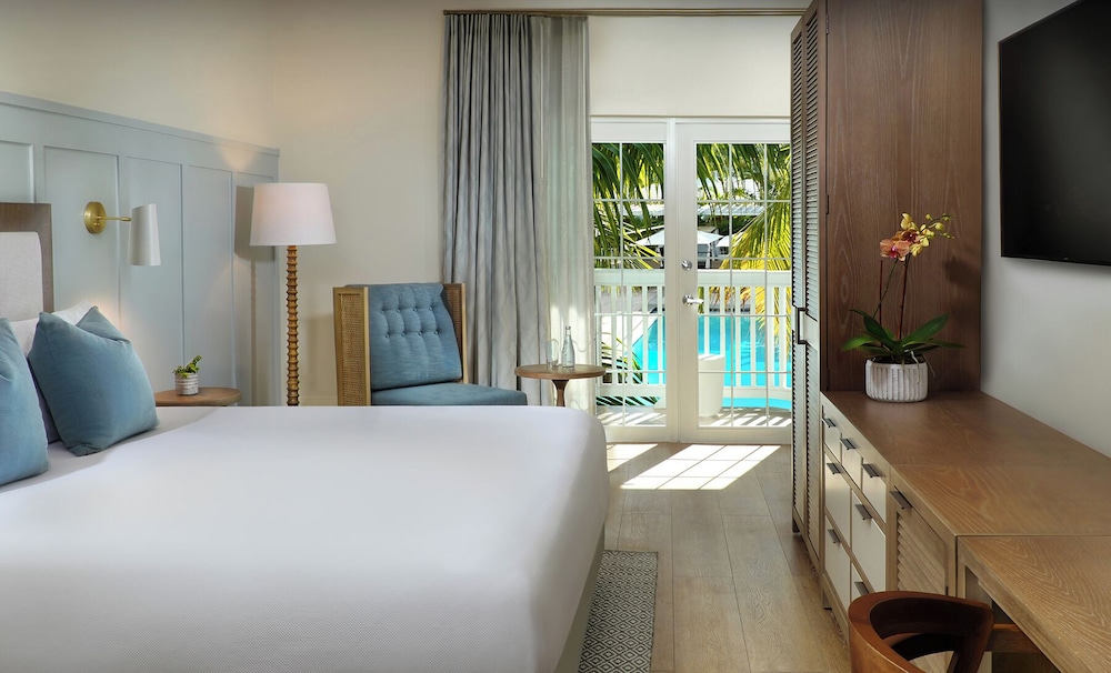 Room, 1 King Bed, Balcony, Pool View