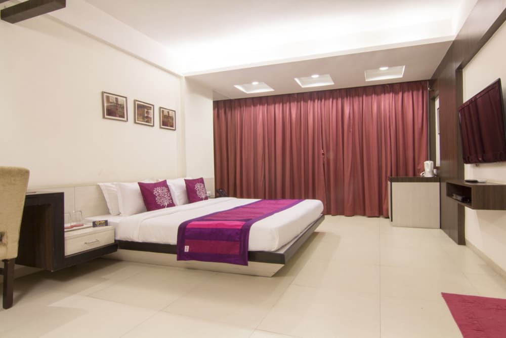 Executive Room, 1 King Bed - Photo 4