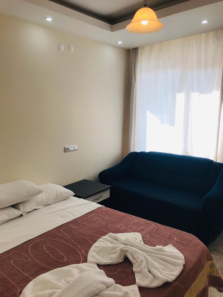 Classic Double Room, 1 Bedroom, Pool View photo 3