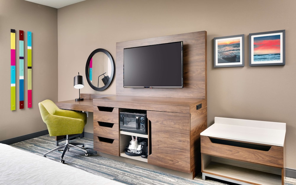 Room, 1 King Bed, Accessible (Hearing) - Photo 1