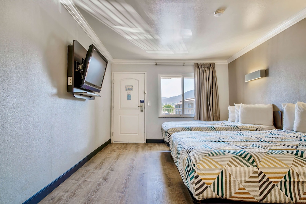Standard Room, 2 Queen Beds, Smoking, Refrigerator & Microwave photo 2
