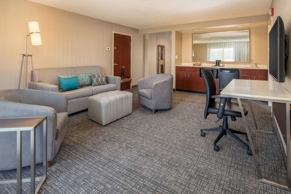 Suite, 1 Bedroom - Photo 5