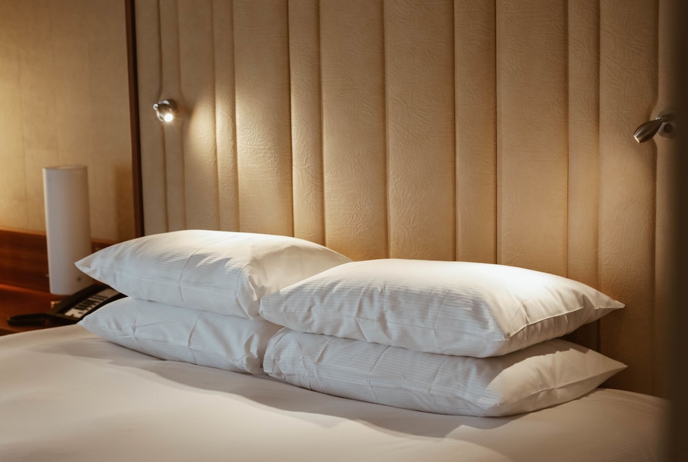 Executive Room, 1 Queen Bed, Club Lounge Access - Photo 7