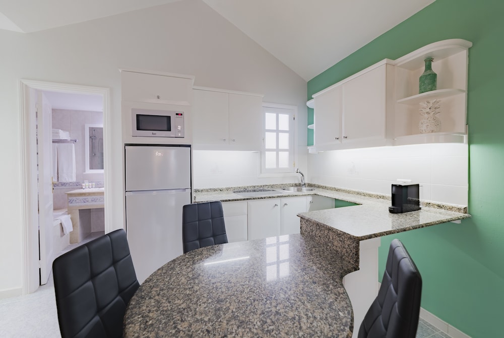 Standard Apartment, Multiple Beds (3 Adults) - Photo 4