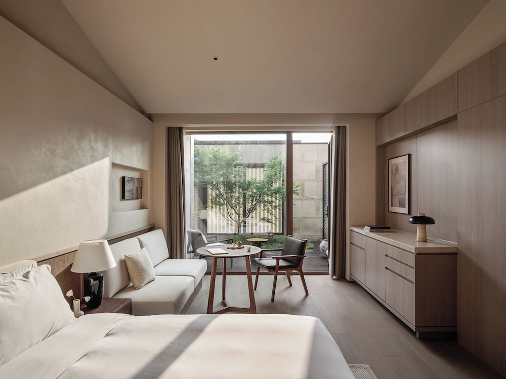 Luxury Double Room, Non Smoking, Courtyard View