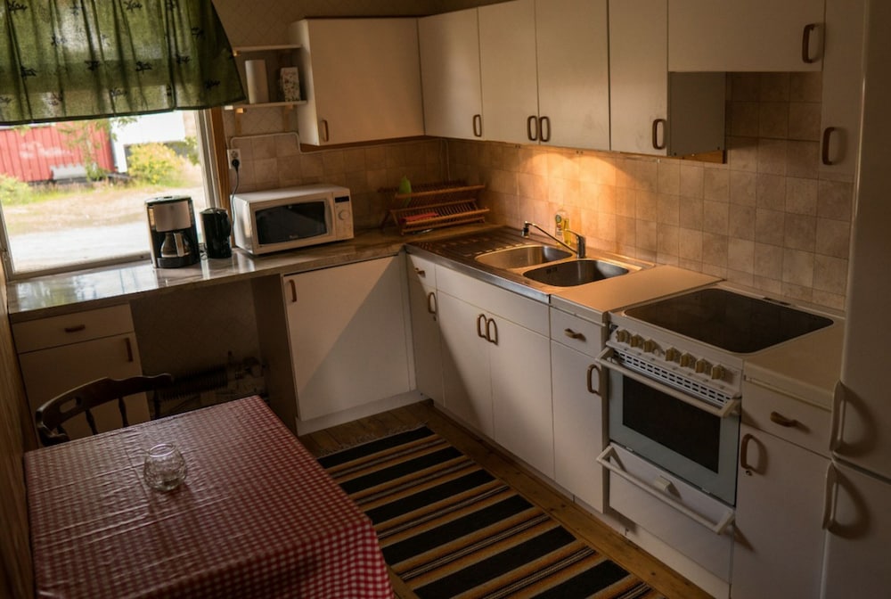 Family Cabin, 4 Bedrooms, Private Bathroom, Partial Lake View photo 2